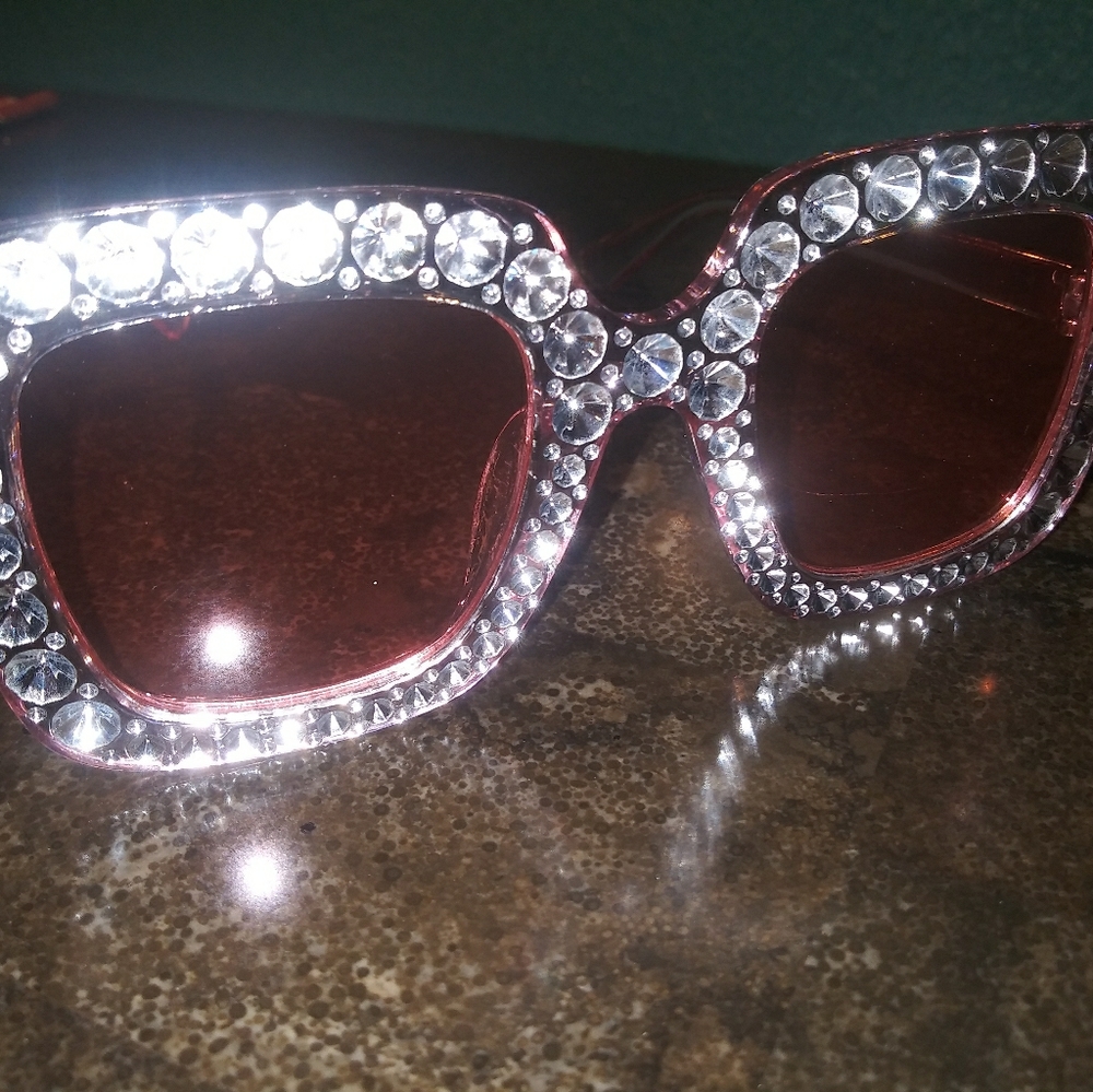 Fashionable Oversized Sunglasses
